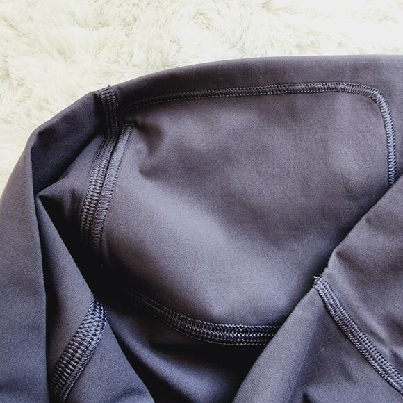 Everlane The Perform High-Waisted Biker Shorts Dark Plum Purple S Compression - Picture 10 of 12